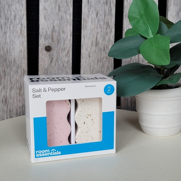 Room Essentials Other - Room Essentials Pink & White Abstract Speckled Stoneware Salt & Pepper Set